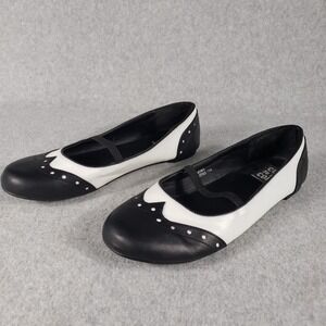 Cute To The Core Wynona Wingtip Ballet Flats Black White Two Tone Womens 10
